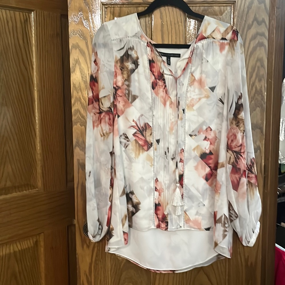 Super cute blouse, you could wear with almost anything.